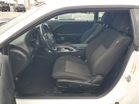 Used 2023 Dodge Challenger SXT RWD image 13