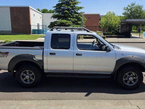 Used 2002 Nissan Frontier XE AWD/4WD image 4