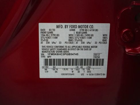 Certified 2023 Ford Explorer Platinum w/ Class IV Trailer Tow Package AWD/4WD image 27