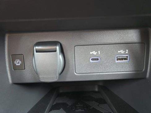 New 2025 Nissan Versa SR image 6