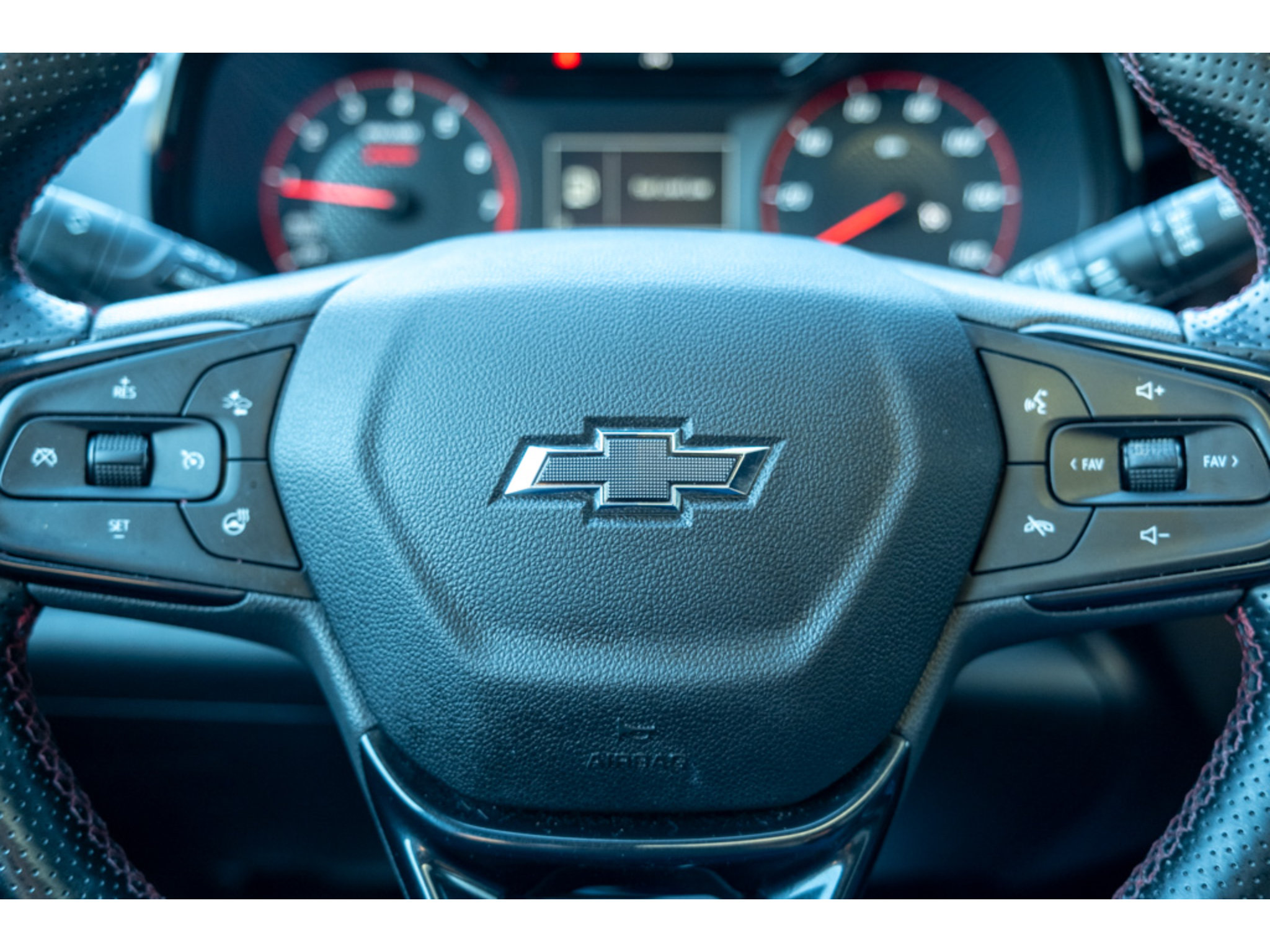 Used 2024 Chevrolet Trax RS w/ Sunroof Package FWD image 17