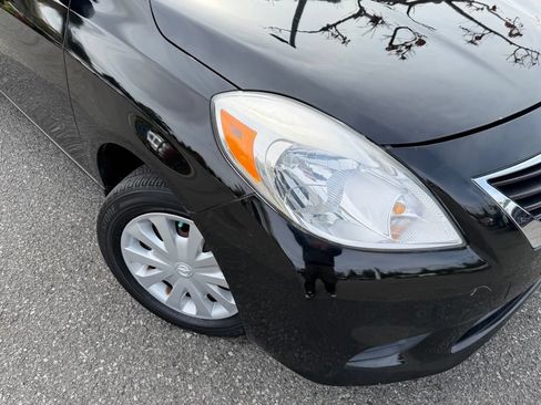 Used 2014 Nissan Versa SV FWD image 2