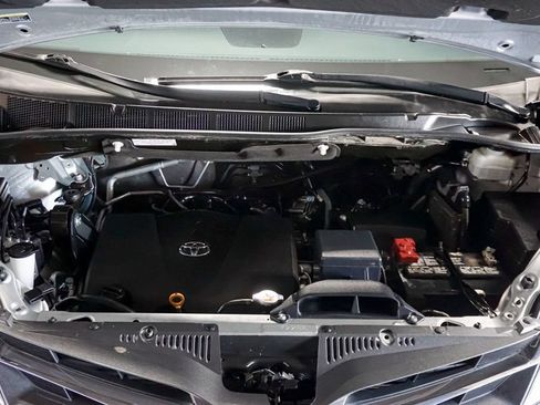 Used 2019 Toyota Sienna XLE Premium FWD image 19