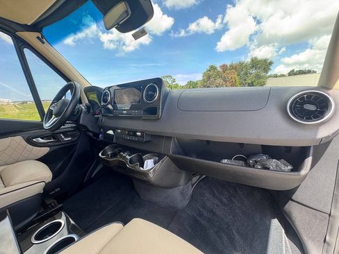 Used 2023 Mercedes-Benz Sprinter 3500 image 45