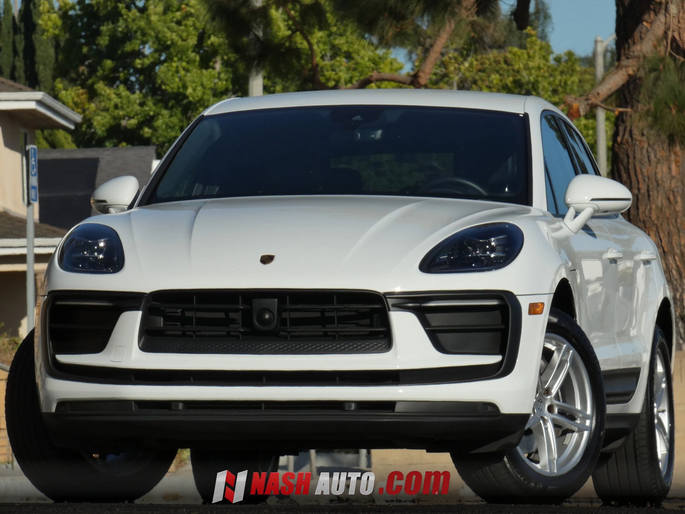 Used 2024 Porsche Macan AWD/4WD image 2