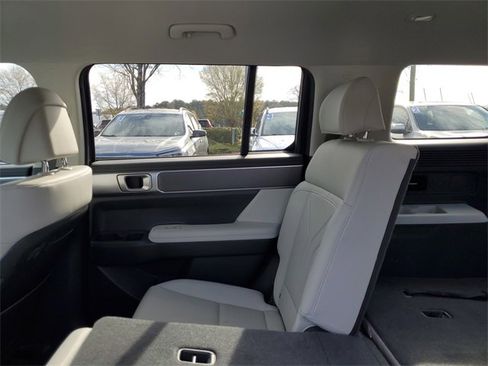 Used 2025 Hyundai Santa Fe SEL image 10