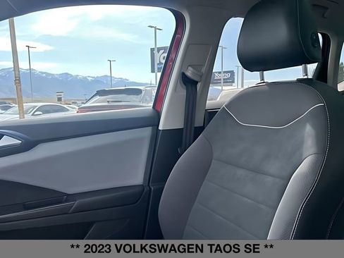 Used 2023 Volkswagen Taos SE w/ Panoramic Sunroof Package image 30
