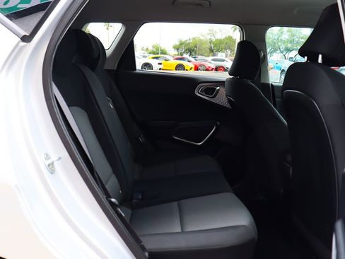 Used 2020 Kia Soul LX FWD image 27