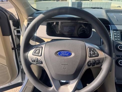 Used 2015 Ford Taurus SE FWD image 15