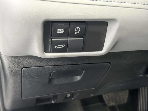 Used 2024 Toyota Highlander XLE FWD image 20