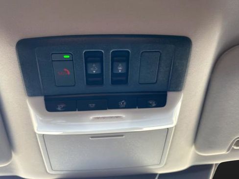 Used 2025 Nissan Pathfinder SL w/ SL Premium Package AWD/4WD image 16