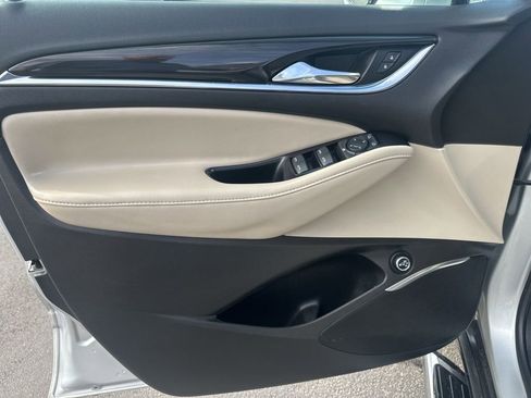 Used 2019 Buick Enclave Essence image 8