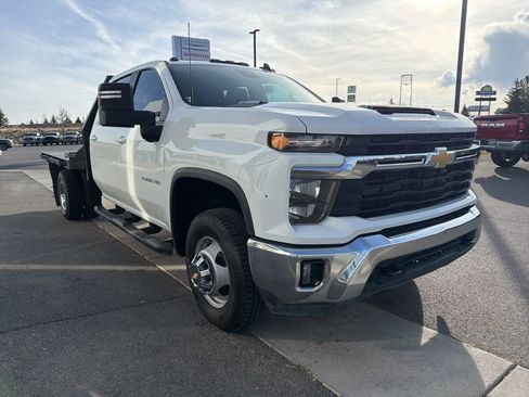 Used 2024 Chevrolet Silverado 3500 LT w/ Convenience Package image 9