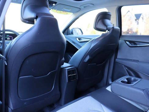 Used 2023 Kia Niro SX image 13