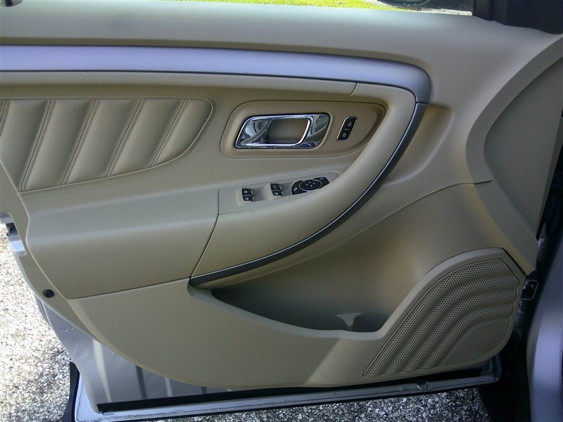 Used 2013 Ford Taurus SEL FWD image 9
