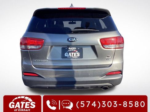 Used 2016 Kia Sorento LX w/ LX Convenience Package image 8