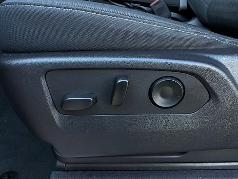 Used 2025 Chevrolet Silverado 1500 LT image 11