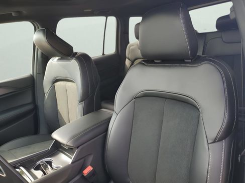 New 2025 Jeep Grand Cherokee Altitude image 30