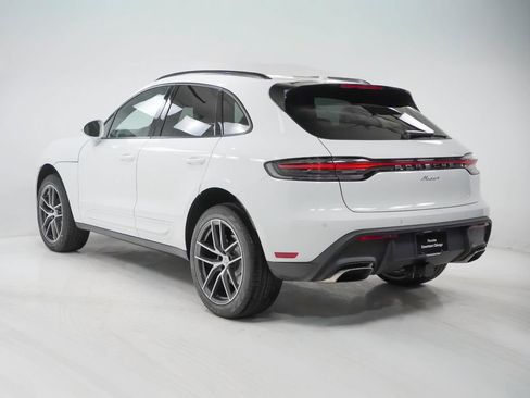 Certified 2026 Porsche Macan AWD/4WD image 3