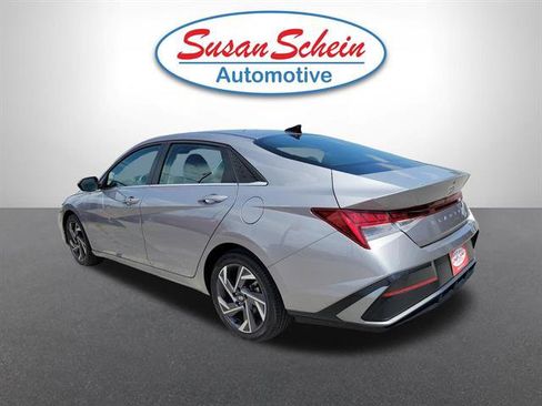 Used 2025 Hyundai Elantra SEL FWD image 25
