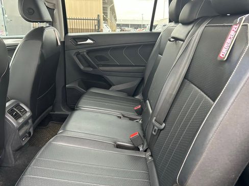 Used 2024 Volkswagen Tiguan SE image 9