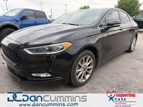 Used 2017 Ford Fusion SE w/ Fusion SE Technology Package FWD image 1
