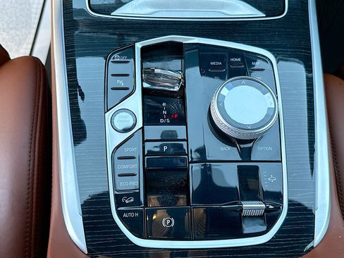 Used 2023 BMW X7 xDrive40i w/ Executive Package image 31