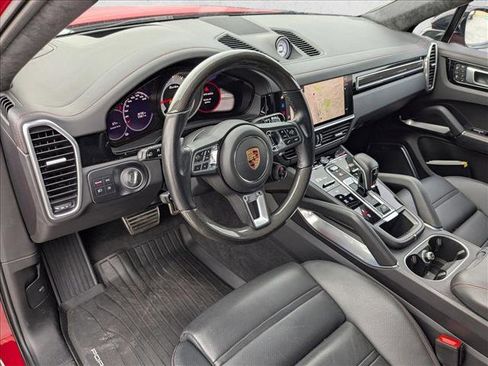 Used 2022 Porsche Cayenne Turbo image 9