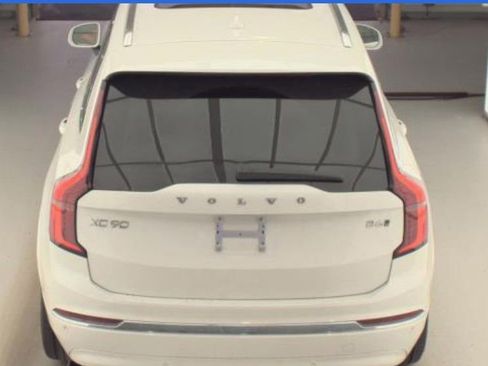 Certified 2025 Volvo XC90 B6 Plus image 5
