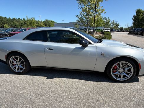 Used 2024 Dodge Charger Daytona Scat Pack w/ Plus Group AWD/4WD image 7