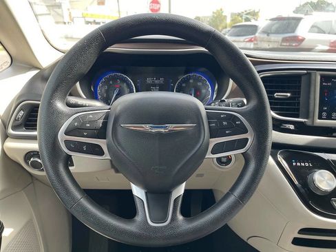 Used 2020 Chrysler Voyager Lxi image 17