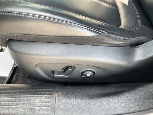 Used 2017 Chrysler 200 Limited Platinum image 3