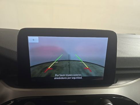 Used 2021 Ford Escape SE w/ SE Sport Appearance Package image 9