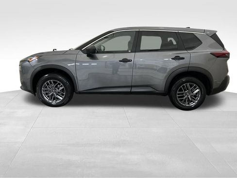Used 2023 Nissan Rogue S image 2