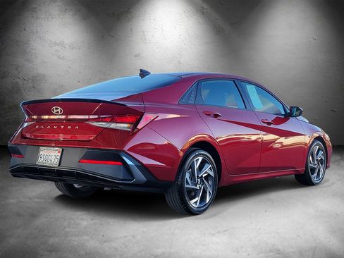 Certified 2025 Hyundai Elantra Sport w/ Cargo Package image 3
