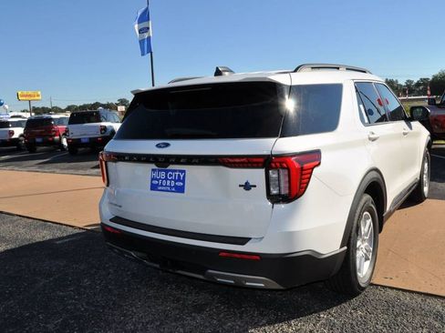 New 2025 Ford Explorer Active w/ Active Comfort Package image 5