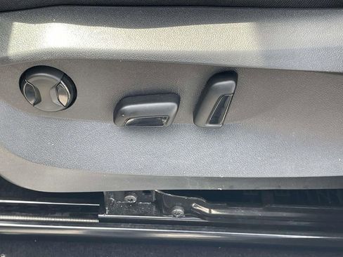 Certified 2022 Volkswagen Tiguan SE R-Line FWD image 17