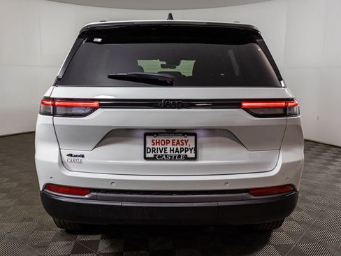 New 2026 Jeep Grand Cherokee Altitude image 38