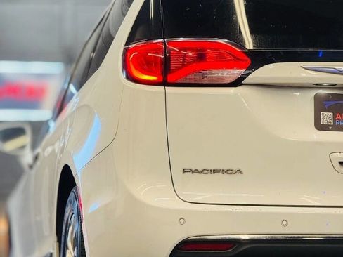 Used 2019 Chrysler Pacifica Touring-L FWD image 14