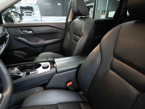 Used 2023 Nissan Rogue SL w/ SL Premium Package image 10