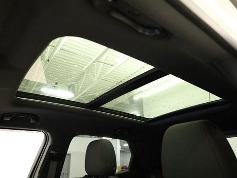 Used 2023 Chevrolet TrailBlazer RS w/ Sun and Liftgate Package image 31