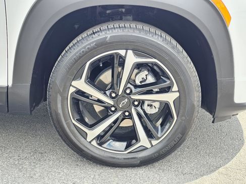 Used 2023 Chevrolet TrailBlazer RS w/ Convenience Package AWD/4WD image 9