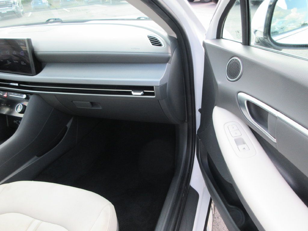 Used 2025 Hyundai Sonata SEL FWD image 17
