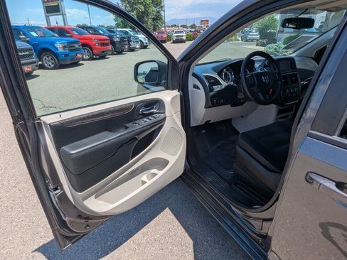 Used 2018 Dodge Grand Caravan SE w/ UConnect Hands-Free Group FWD image 8