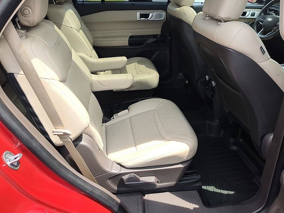 Used 2020 Ford Explorer Platinum w/ Premium Technology Package AWD/4WD image 37