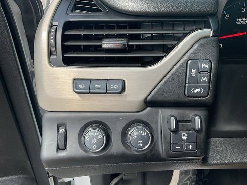 Used 2020 GMC Yukon XL Denali image 27