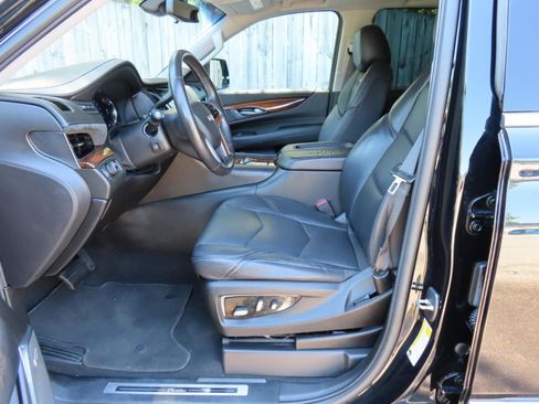 Used 2018 Cadillac Escalade Premium Luxury RWD image 17