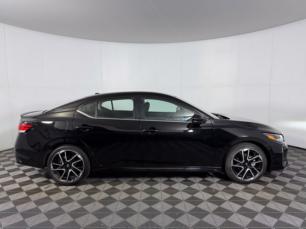 Used 2025 Nissan Sentra SR FWD image 6