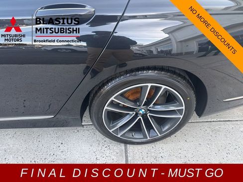 Used 2021 BMW 750i xDrive w/ Executive Package image 7