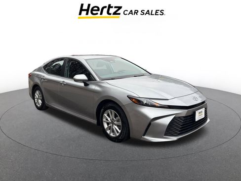 Used 2025 Toyota Camry LE image 1